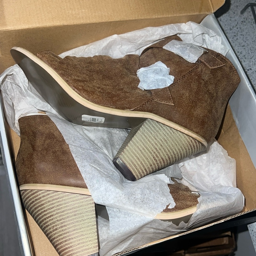 Cute never worn open toe boots